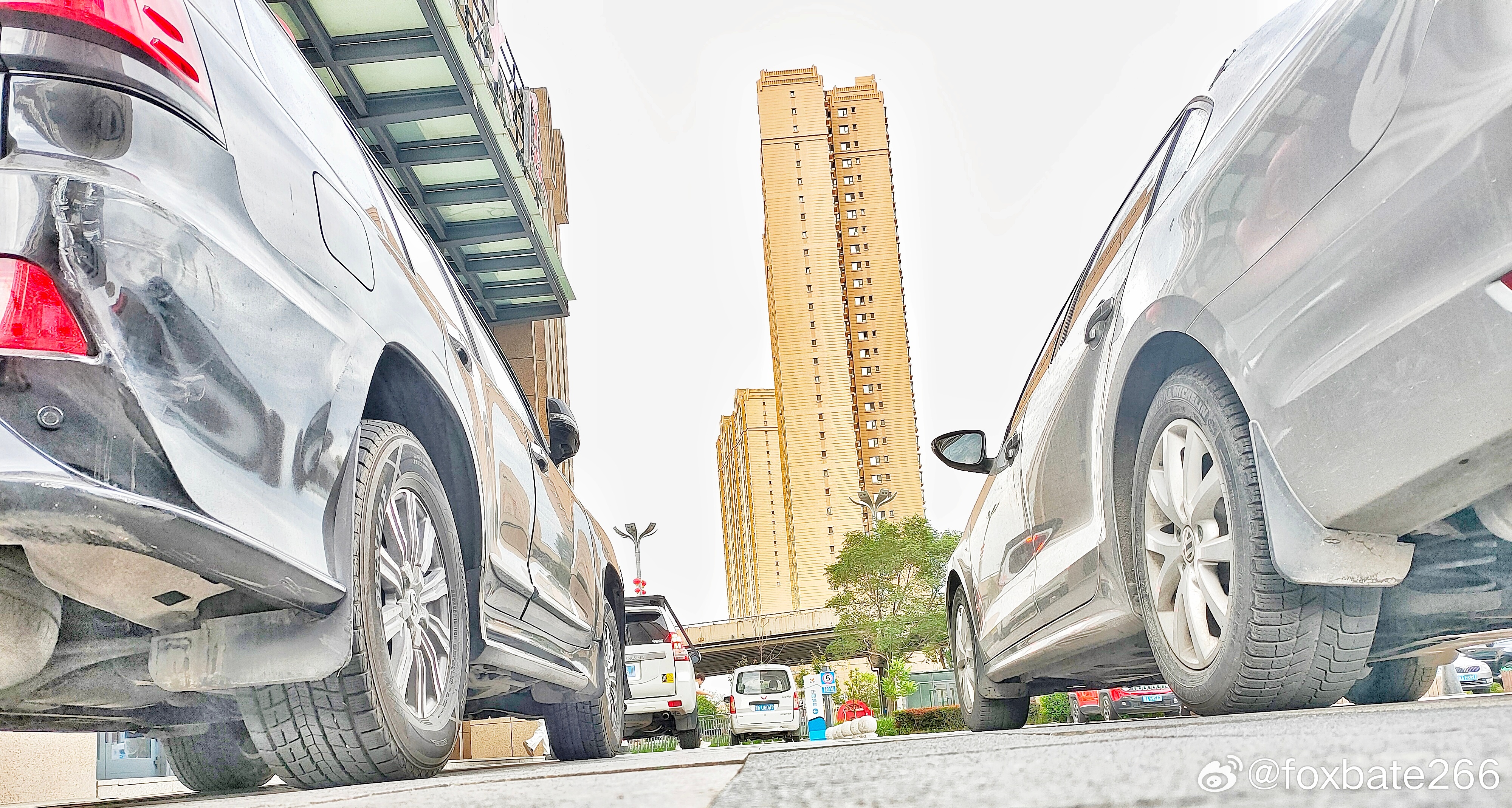 4个整体桥后腿的车
