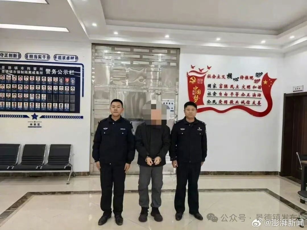 【#未栓绳边牧咬伤路人后犬主被行拘#】据江西景德镇市公安局消息，当地一只边牧犬未