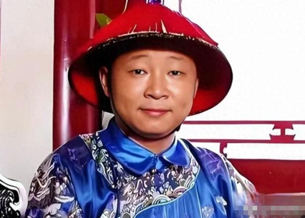 当年饰演三德子的赵亮，养鸡好些年，如今落魄得不像个艺人，2016年前后，他把演戏