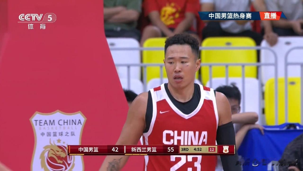 中国男篮核心贺希宁真是大失水准！在今天中国男篮以77：84不敌新西兰男篮的热身赛