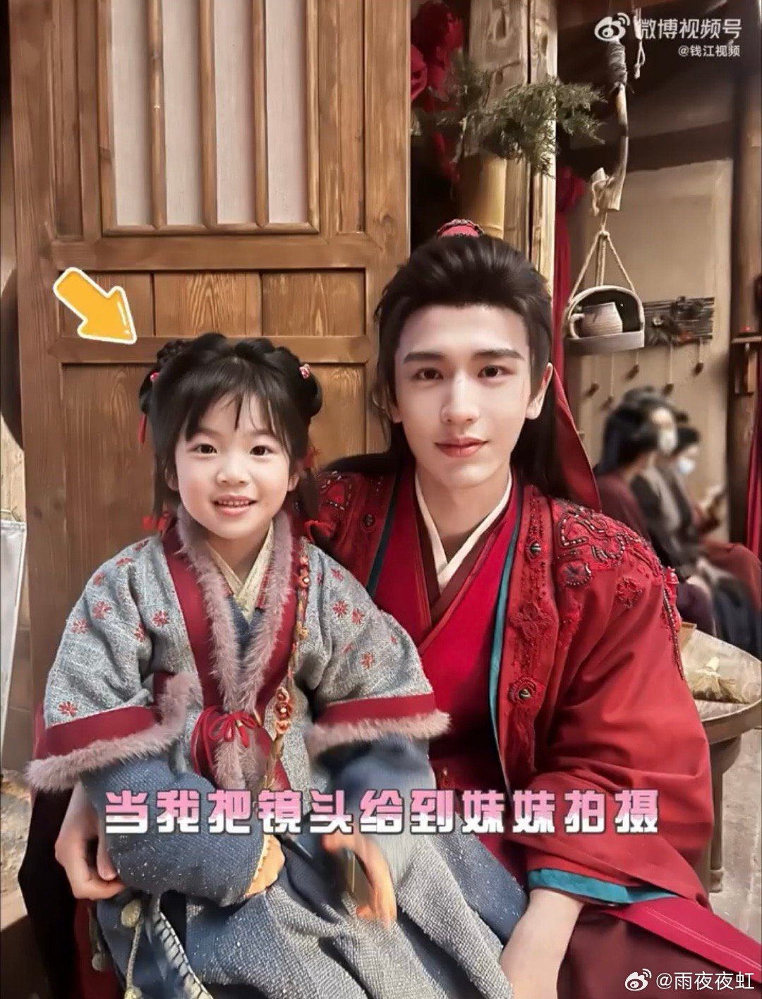 妹妹镜头里的张凌赫 妹妹真的太会拍了，把张凌赫的温柔帅气全拍出来了，每一帧都很治