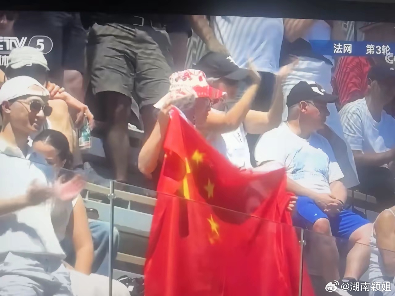一不小心，郑钦文已经成了女网“大姐大”李娜过后，中国女网沉寂了好久！直到去年巴黎