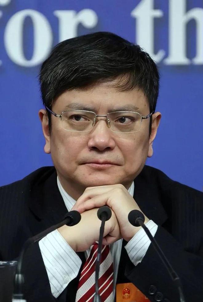 -语出惊人！郑强教授毫不避讳的指出：中国人民还在犯傻，就像喝了迷魂汤！什么科学无