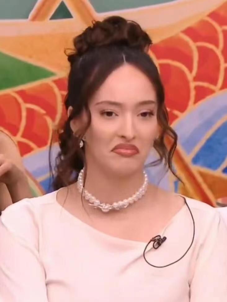 wuli凡希亚的表情管理又有了，亚亚撇撇嘴其实是在表示肯定！！ ​​​