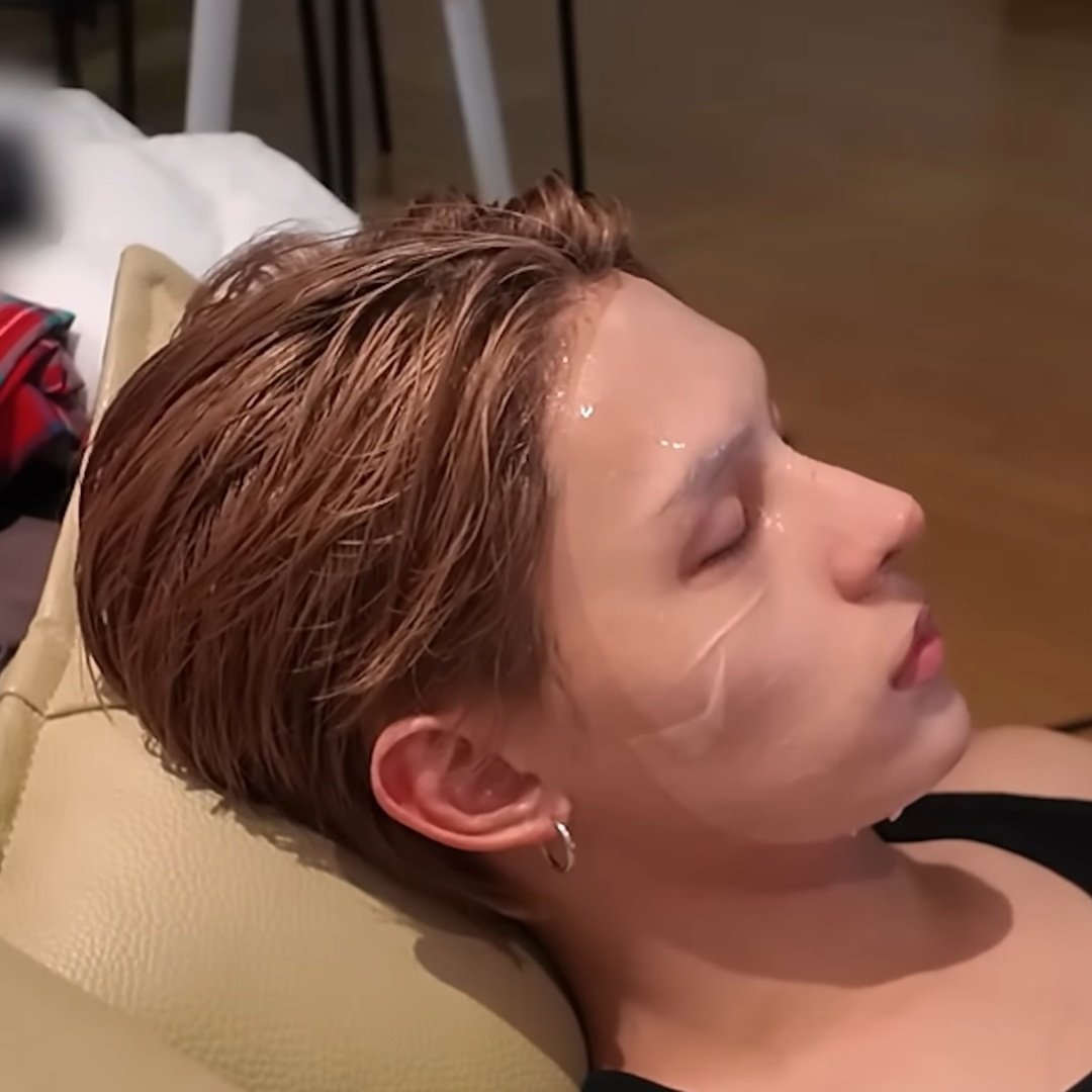 【twi】1.2万赞..赵雨凡侧脸线条 