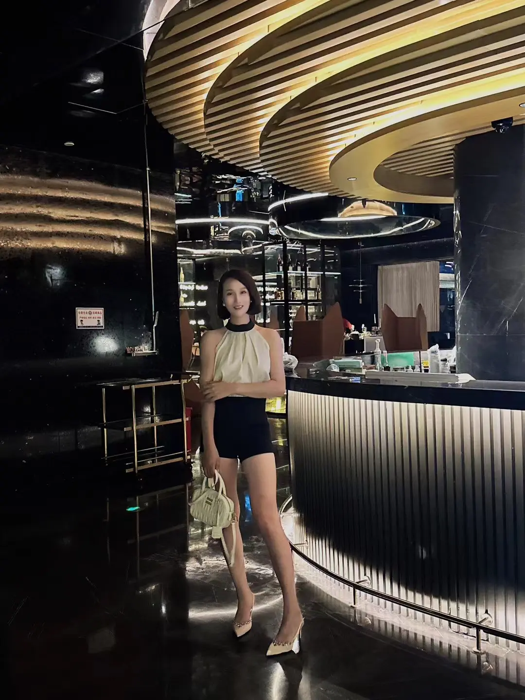 难过时候永远都是一个人 好起来谁给的糖都不要、好不起来我就销声匿迹⋯