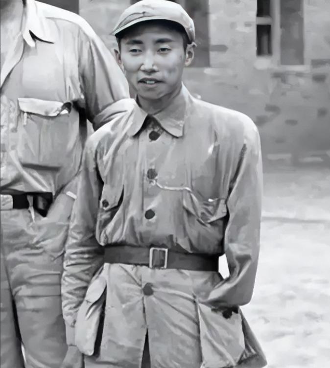1949年，彭绍辉已经43岁，却还没有成家。身边人看着着急，卫生部长赵德炎就劝他
