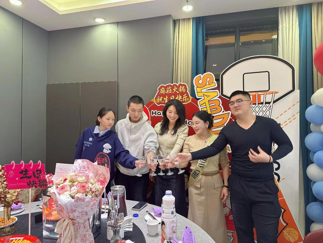 被闺蜜宠着的生日也太幸福啦～新的一岁，要更开心、更漂亮、更自由！🥳