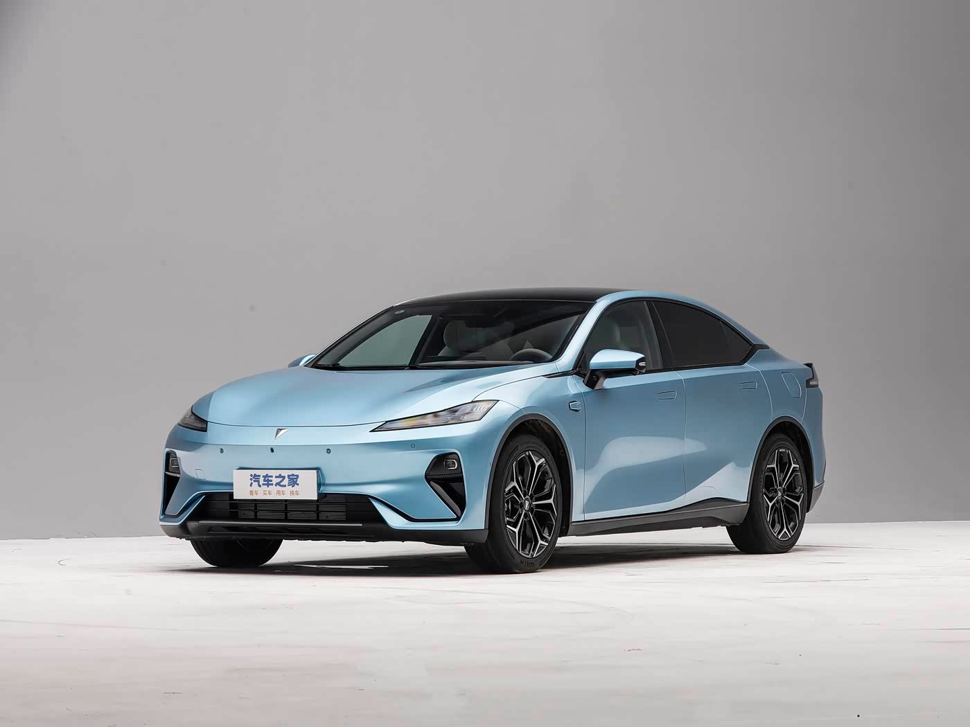 深蓝 L07 的订单系统在上市首周就跳出 8000 辆的数字，相当于每 90 秒