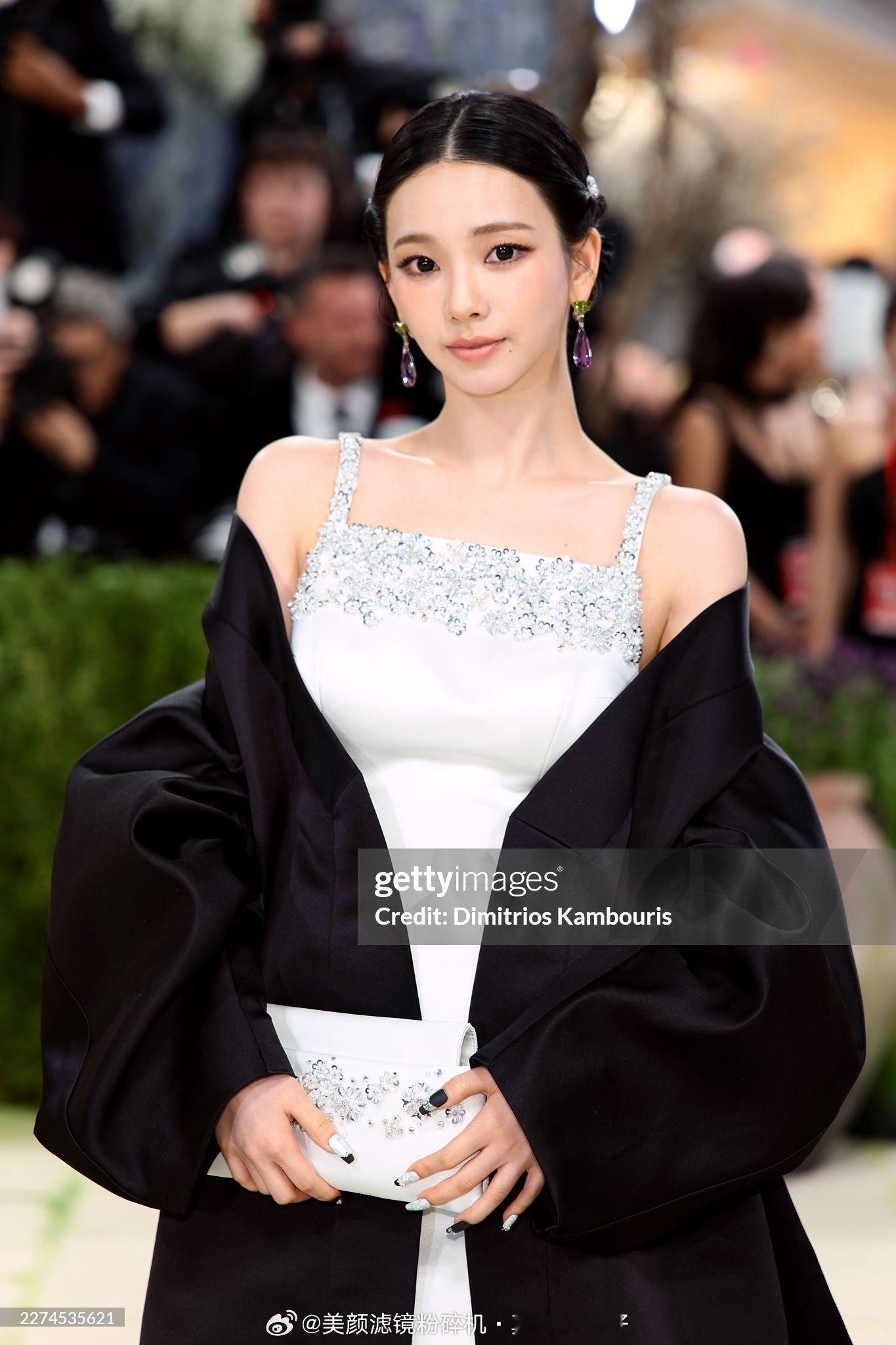柳智敏MetGala红毯新闻图 