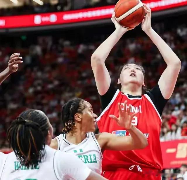 中国女篮70-67尼日利亚！
19岁的张子宇，砍24分，根本不像一个19岁的年轻