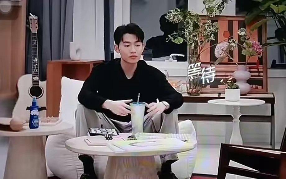 辰咪cp恋爱综艺《心动的信号》第七季中的赵牧辰在爱情中的表现就是典型的“内敛”型