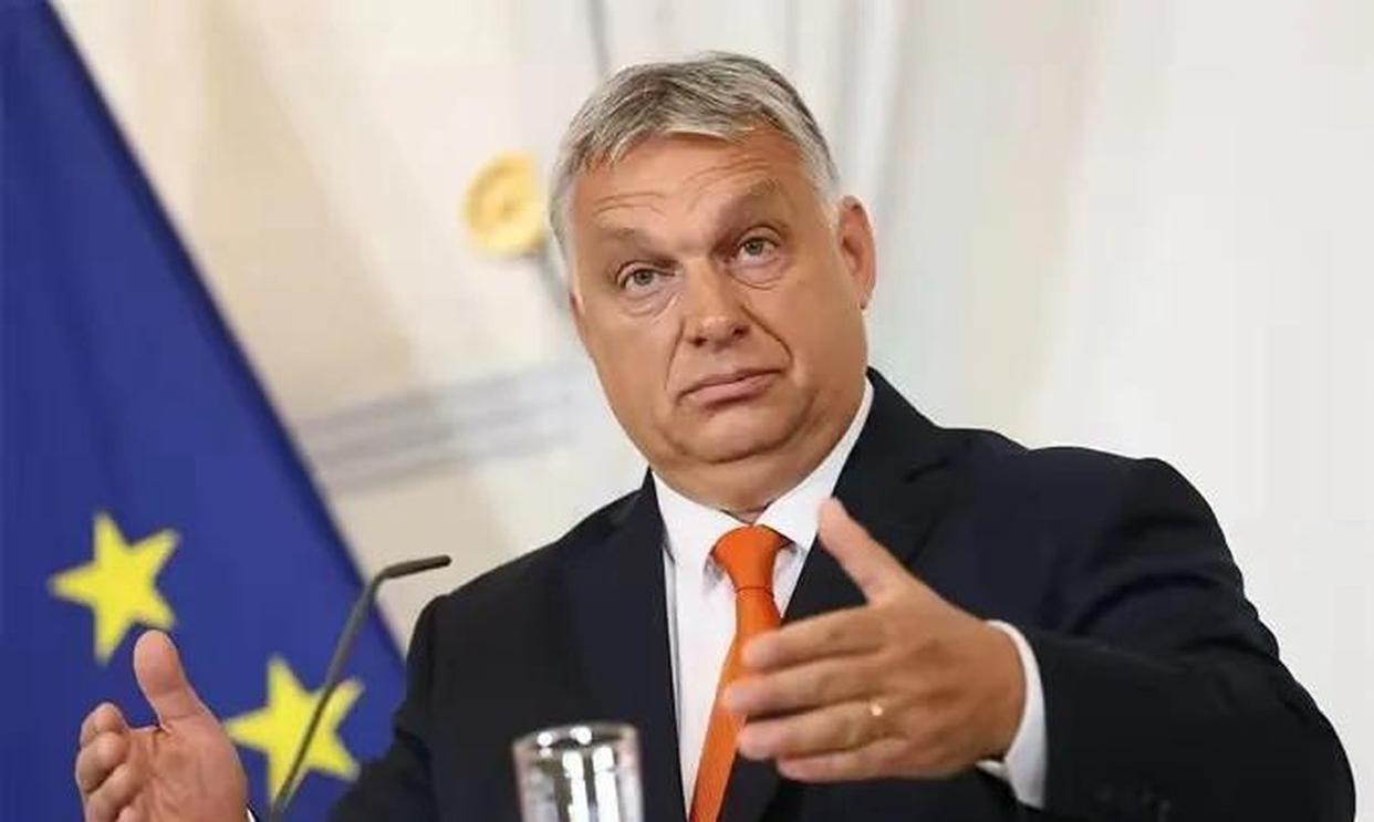 匈牙利总理欧尔班在大选前这局势可太有看头了。
距离4月12日议会选举没几天，他陷