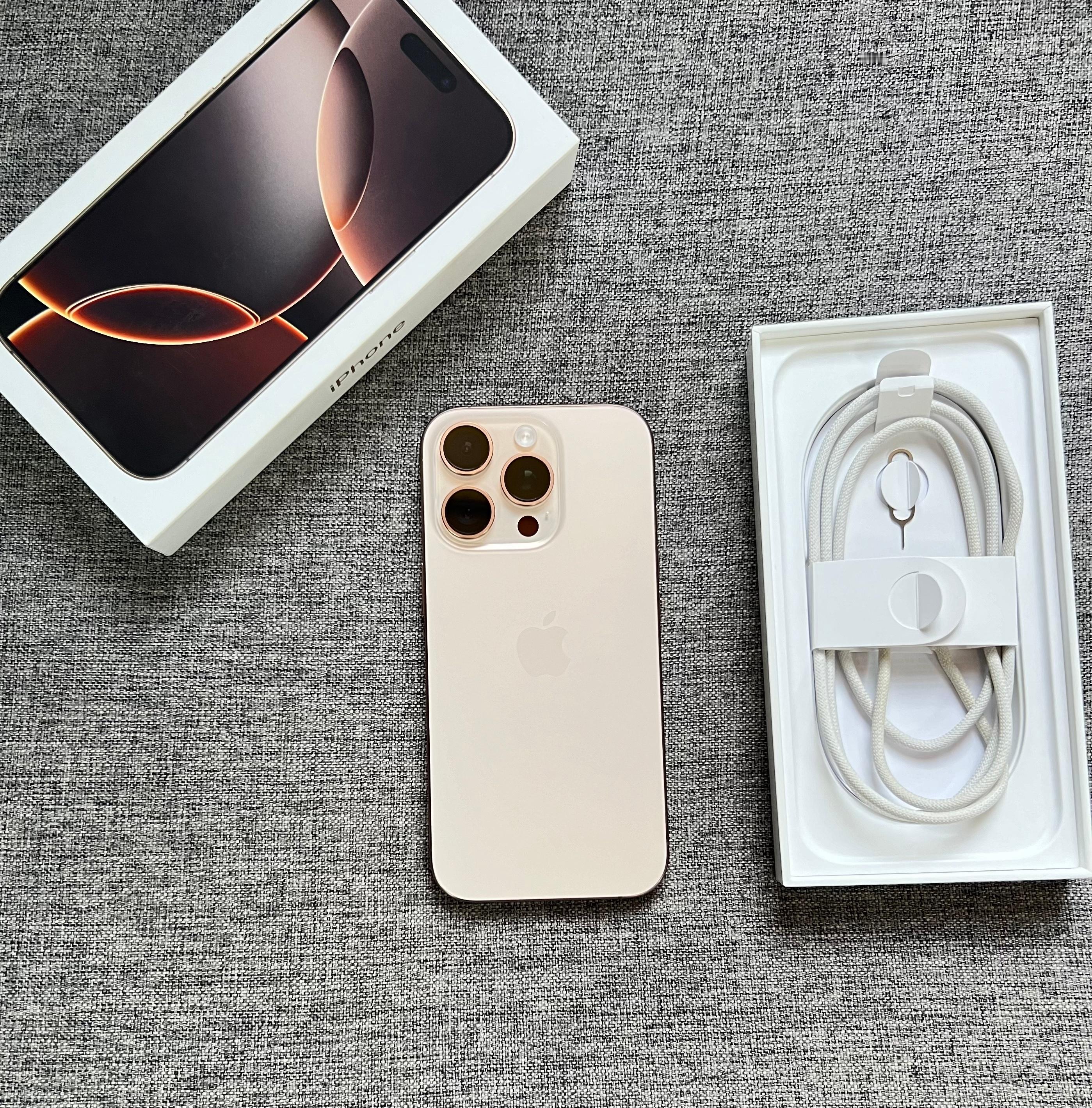 国行iPhone16 Pro 256G 沙漠色，99新全套，电池效率100，全国