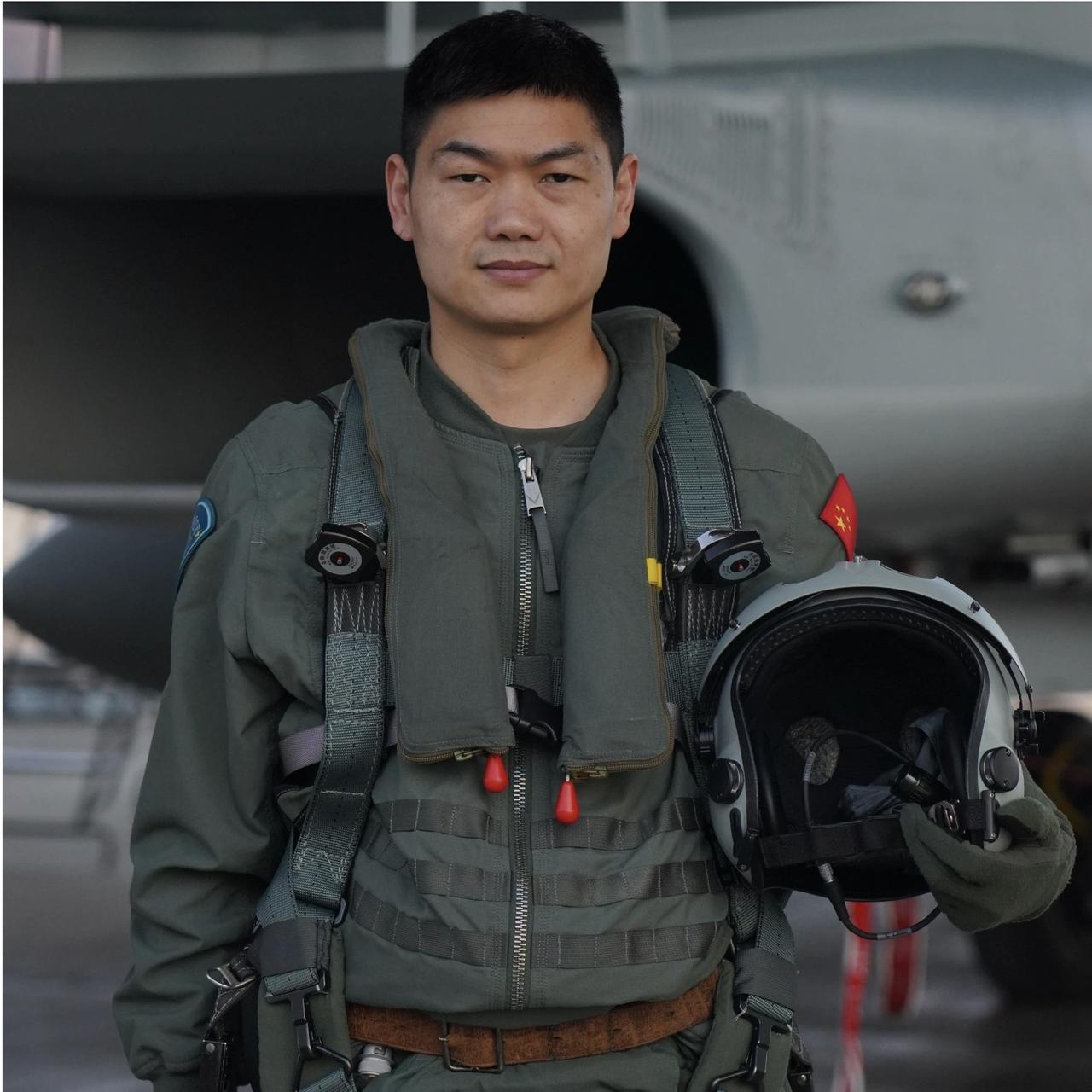 宗卫楠

宗卫楠 2010年入伍，中校，荣立三等功1次。在蓝天与钢铁的交响中，梦