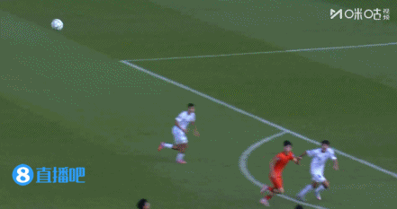 裁判漏掉了国足最关键的一个点球，比赛第92分钟，王钰栋在乌兹别克斯坦禁区内被对手