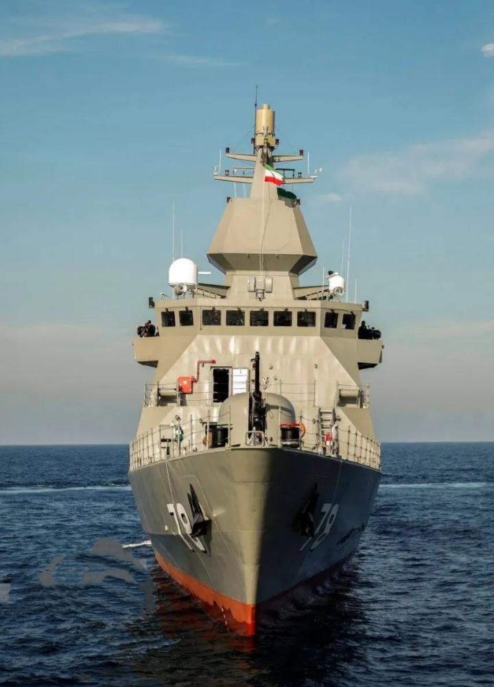 伊朗海军已被摧毁？
    特朗普在社交媒体上宣称，美军已击毁9艘伊朗舰艇，重创