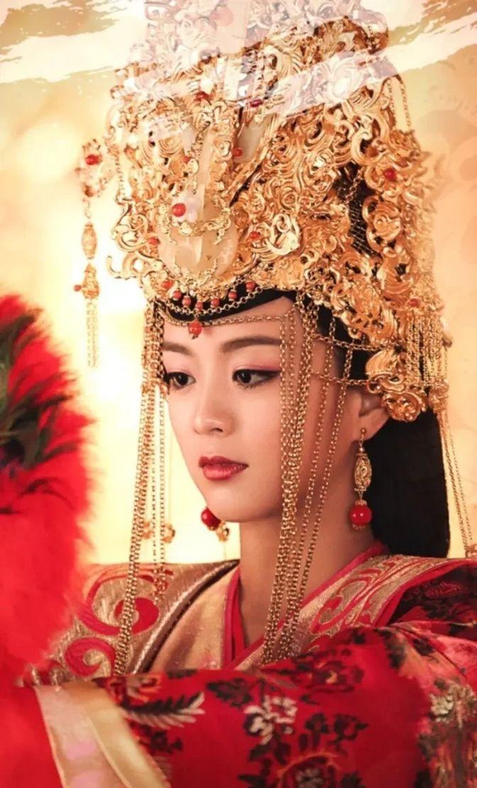 45岁隋文帝杨坚，对守寡6年的杨丽华语重心长道:“你25了，准备出嫁吧！”怎料，