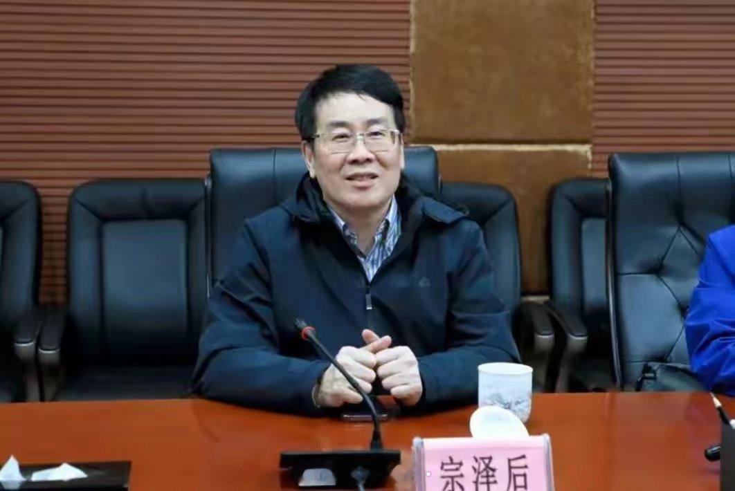 大家一定好奇，为什么明明是失信的叔叔，却有胆量站出来说大小姐不是，这已经不是第一