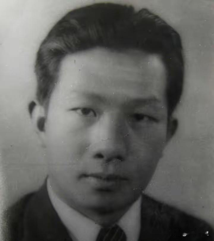 聂耳这个人，真的是天才中的天才，死的时候才23岁。放到现在就是刚毕业的小伙子，可