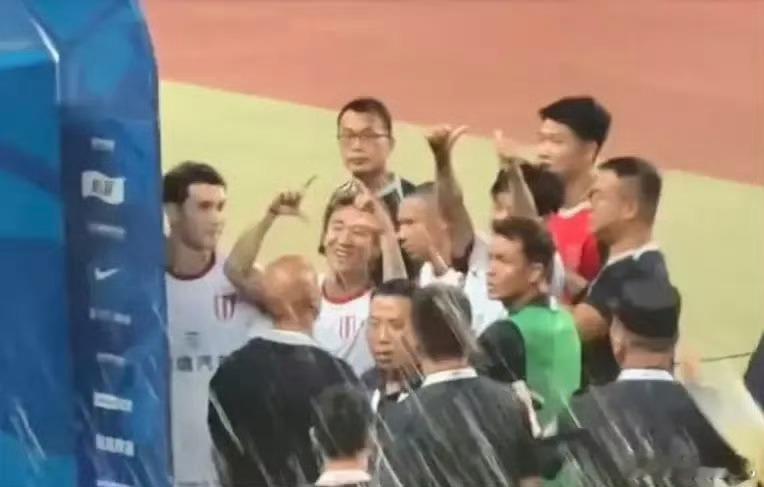 韦世豪禁赛影响国足热身赛屡教不改！韦世豪再吃重磅罚单，冲动终究毁了天才前程中超赛