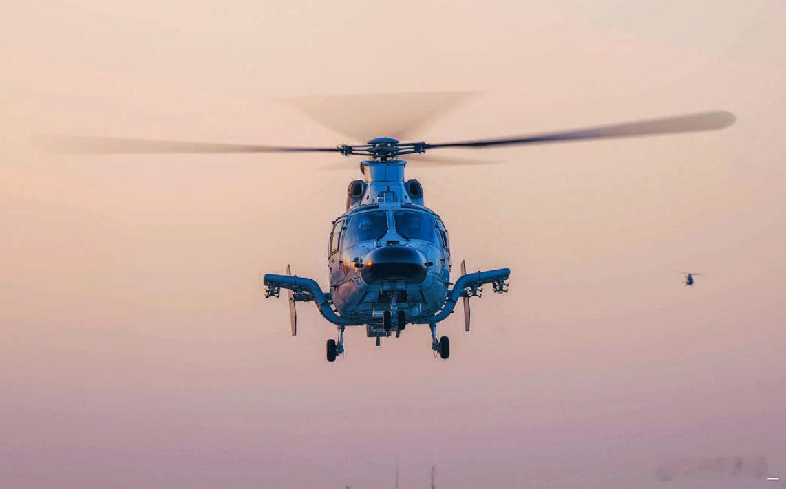 东航Z-9D近日飞训：Z-9D是反舰型，仅挂载YJ-9轻型反舰弹，因此可以两侧同