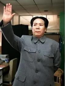全国仅此一位，专门扮演伟人的女性特型演员，为了贴近伟人形象，硬生生把自己吃胖30