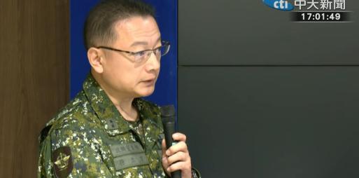 笑死我了，岛内开了个关于“正义使命-2025”的记者发布会，乌泱泱叫了十多号所谓