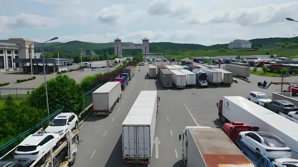 怪不得伊朗不担心美国封锁海峡，原来早就有了应对之策！巴基斯坦12日开通了与伊朗的