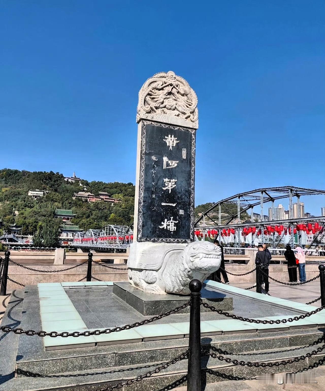 你无法想象长江多么宽！同样，也无法想象黄河有多么窄！

对于沿岸居民来说，长江是