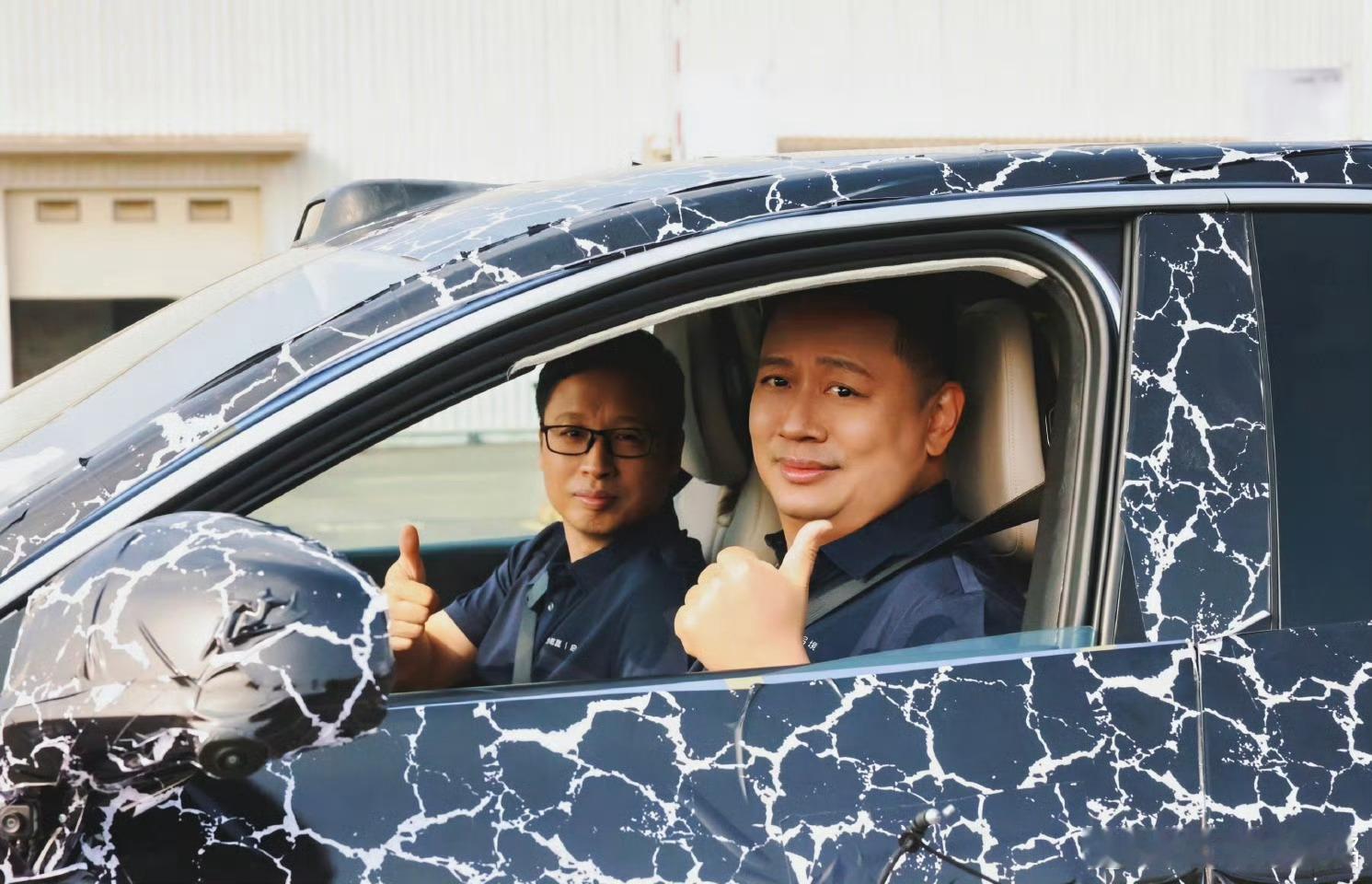 华为系首款猎装轿跑曝光 12月22日，由华为乾崑与启境汽车联合打造的全新猎装轿跑