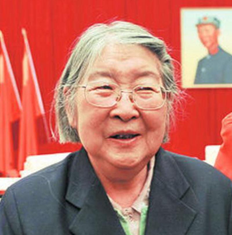 1999年，毛主席的女儿李敏突然病倒，丈夫也遭遇车祸去世，由于医疗费不够，女儿孔