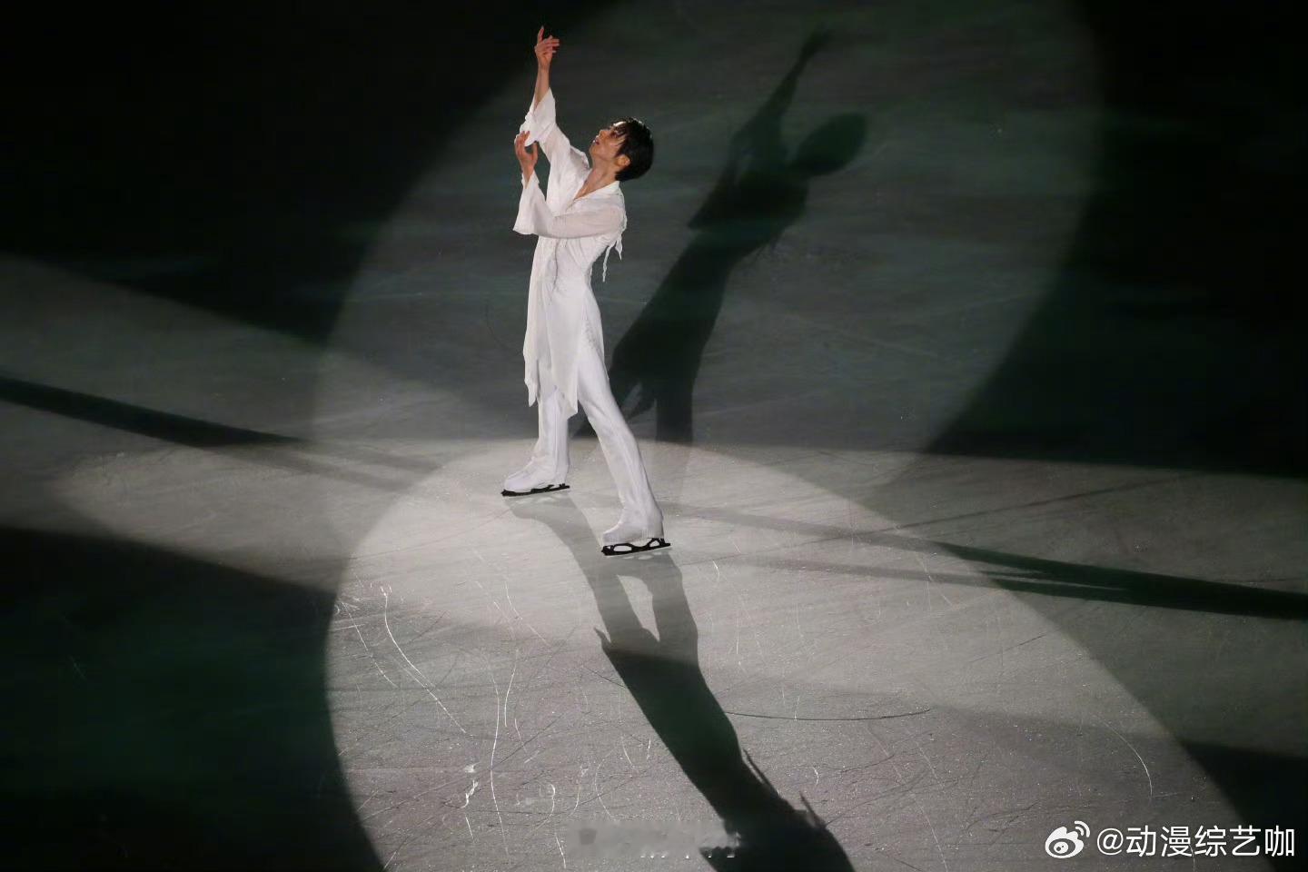 #羽生结弦带伤开启冰上幻想2024巡演#羽生选手下半场是最后一位出场的，曲目是流