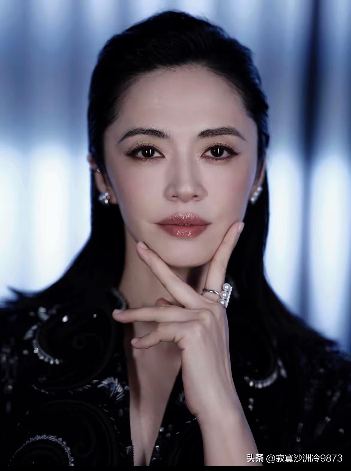 姚晨做梦也没想到，“官宣”离婚竟会招来人民网的批评！
3月16日，姚晨在微博发布