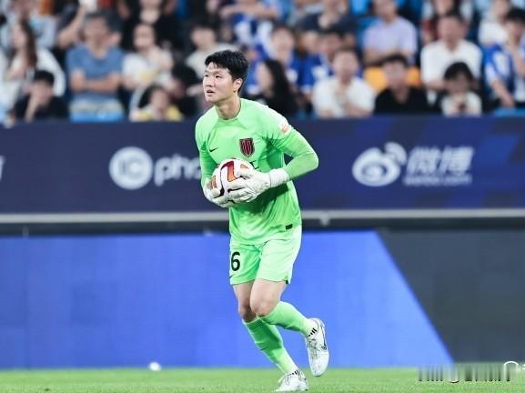北京国安接近签约蓉城门将蹇韬…北京国安签蹇韬这事是越来越真了，蹇韬24岁，202