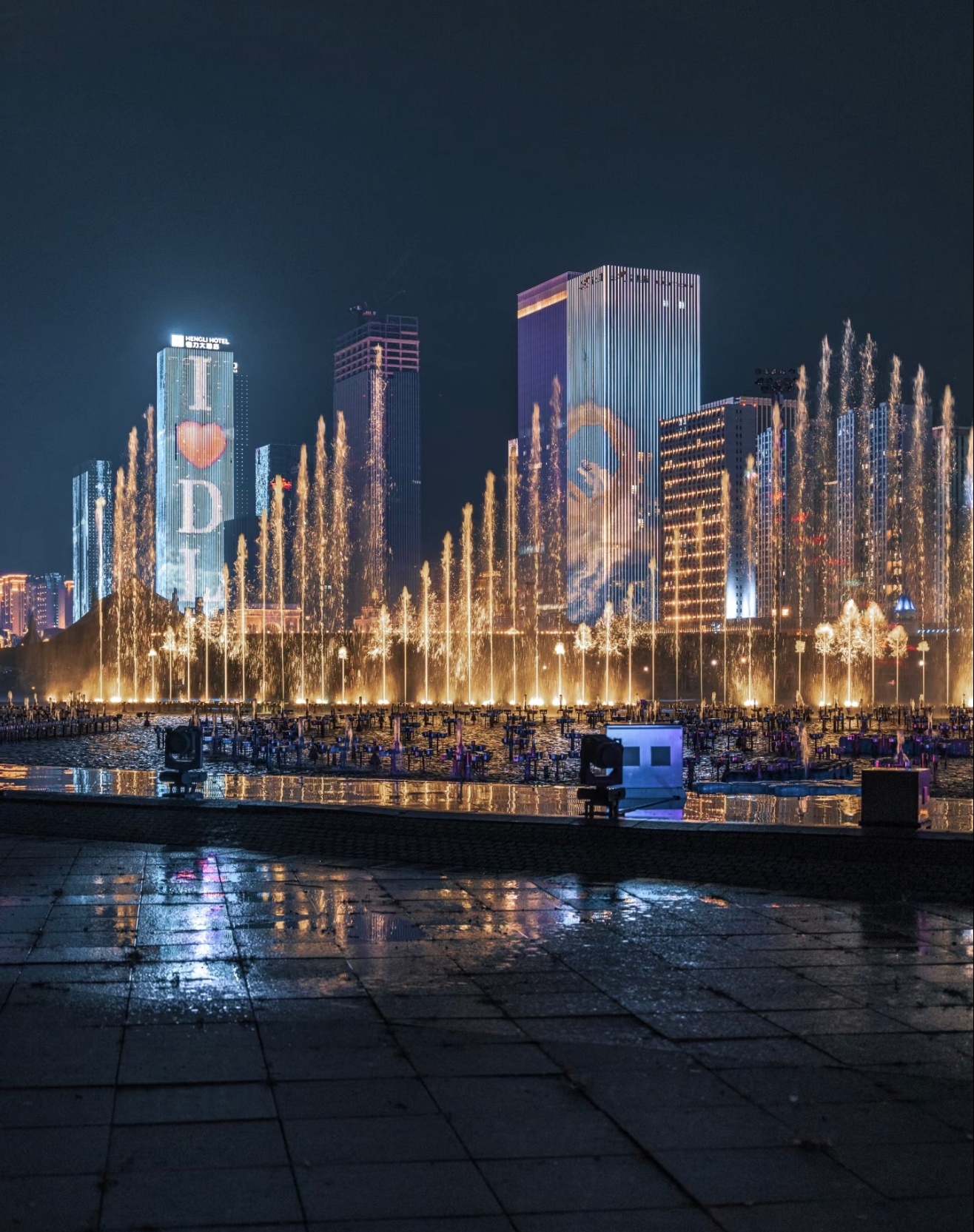 总看吹青岛多好关于这事，大连人天生是不服的最起码，青岛的海没有梅花鹿吧大连青岛 