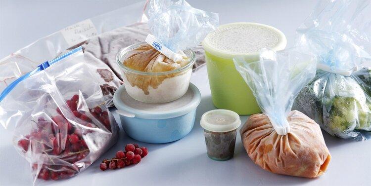 装菜的"塑料袋"放进冰箱，不仅有毒还致癌？实验揭晓真相

超市买完菜，随手套个塑