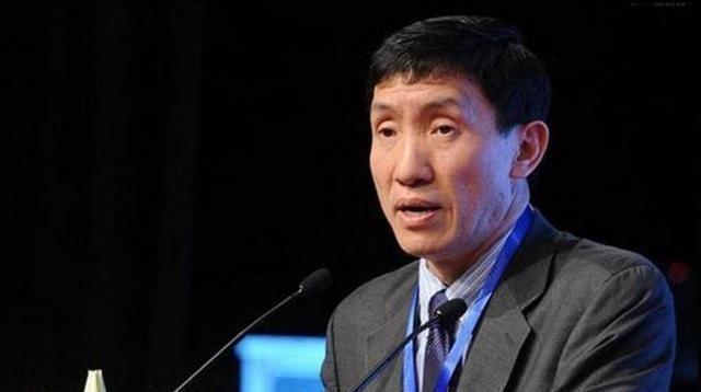 “中国拿什么挑战美国？”这句话从一位在MIT任教的华裔经济学家口中说出来，分量完