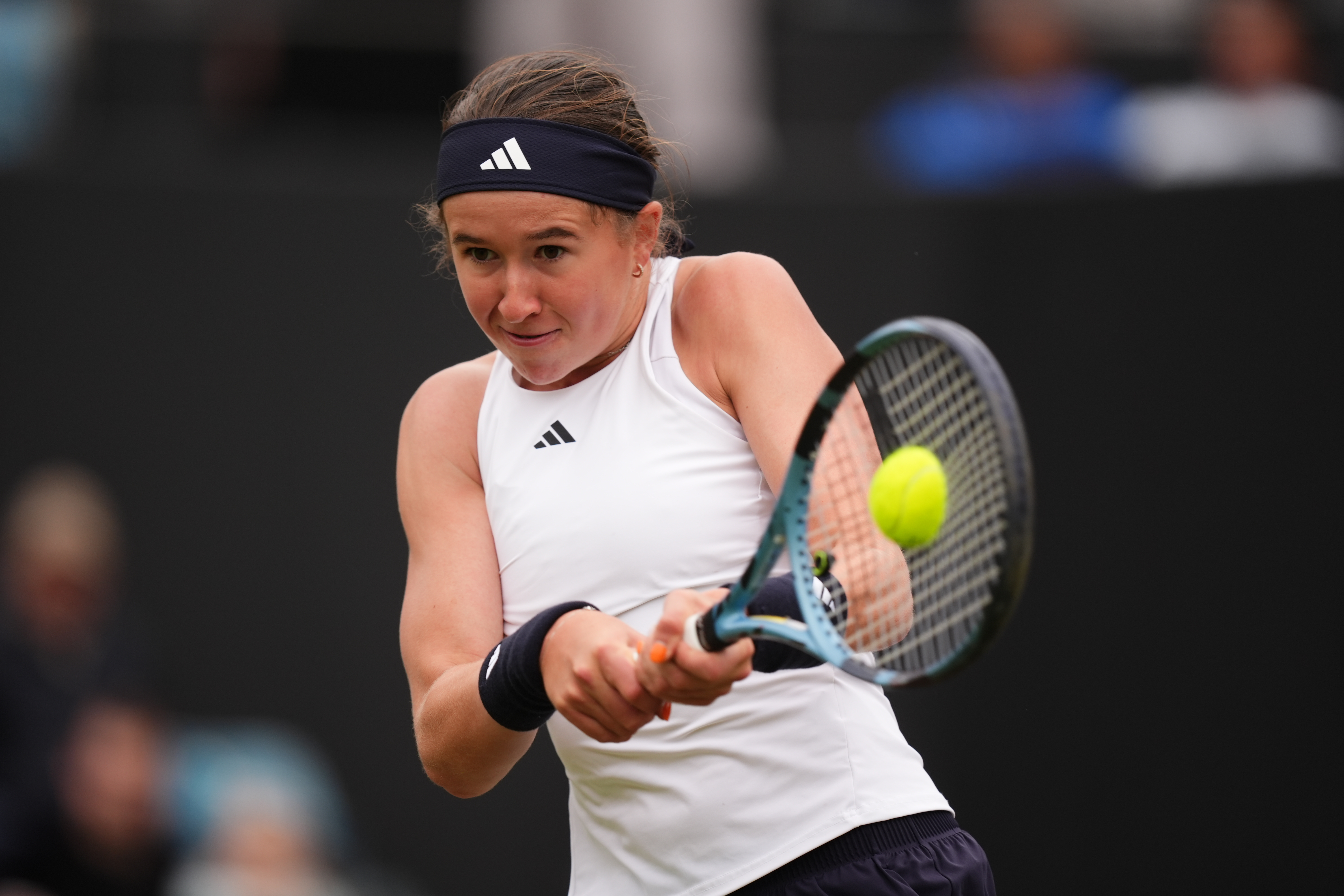 WTA500柏林站第二轮，持外卡出战的巴图科娃以6-1 6-4完胜梅尔滕斯，率先