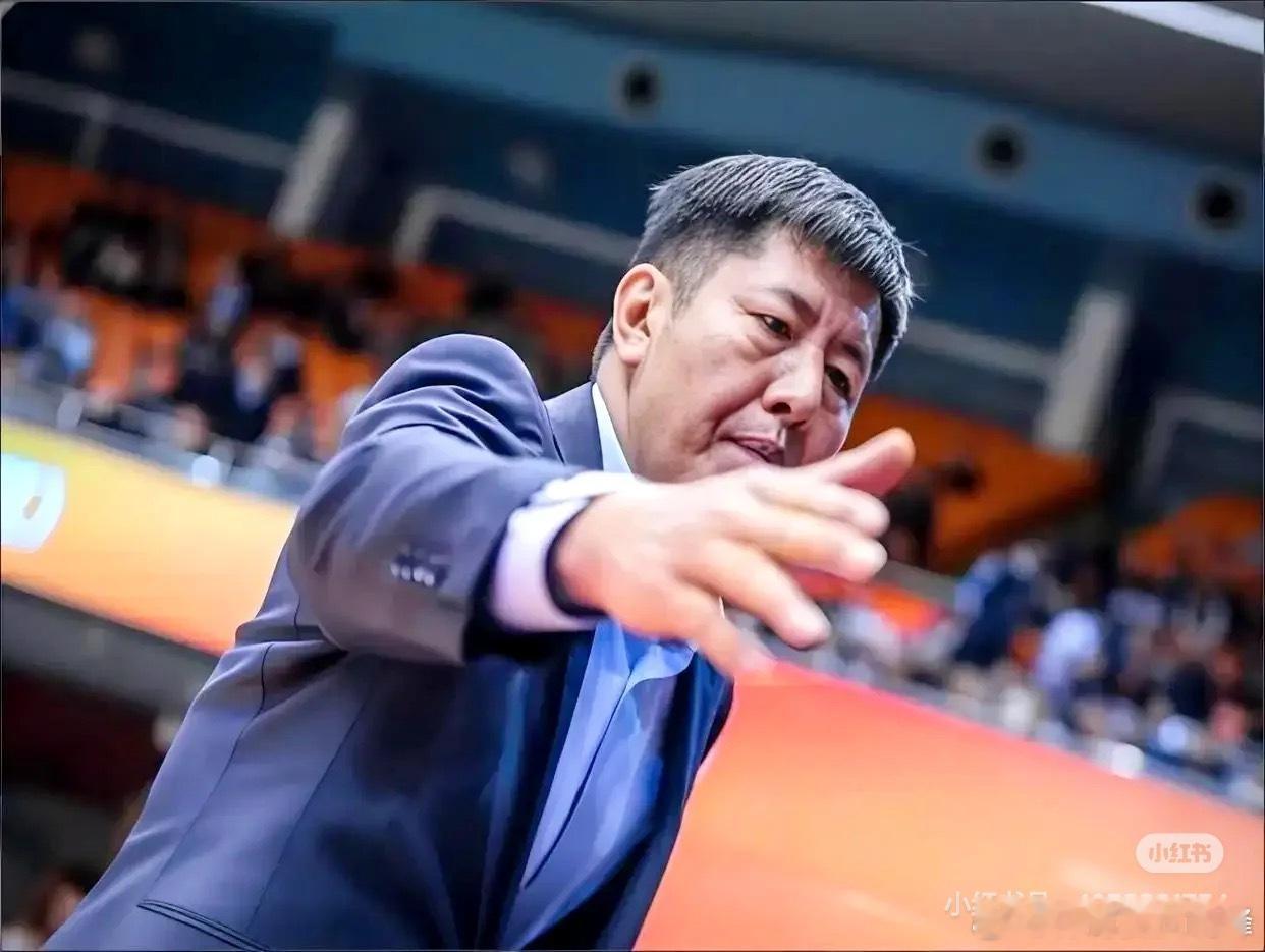 丁伟指导转任总教练以来，浙江3胜1负。丁团长从来不缺工作，而且干的还挺好～～～ 