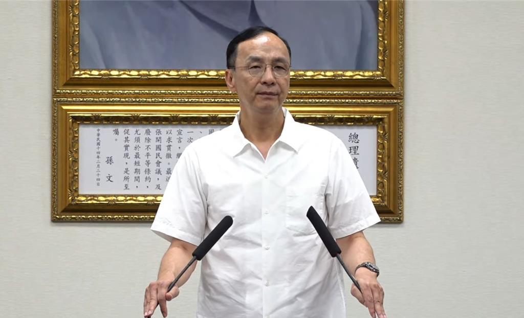 国民党主席朱立伦挺身而出，以无畏之姿揭开了民进党当局普发现金政策那遮羞布下的三大