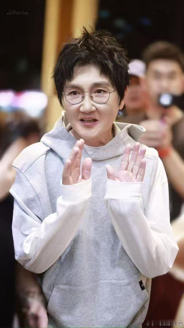 孙楠披哥二公小考打小抄 曾辉说孙楠是溺爱式教育 孙楠小考怎么这么好笑，明目张胆的