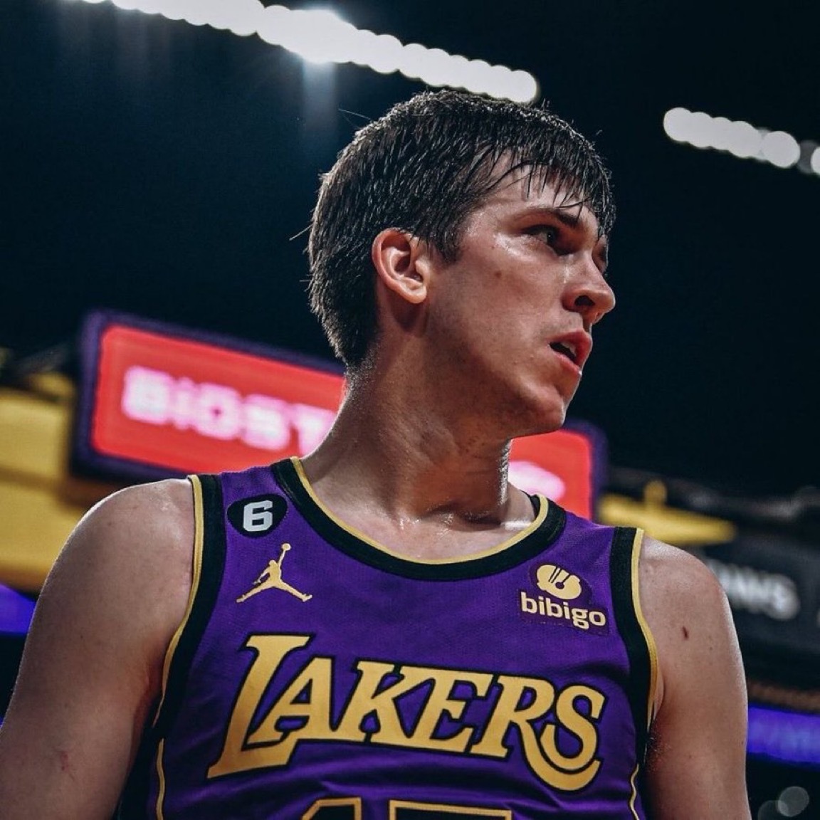 🚨 湖人队表示，奥斯汀·里夫斯今晚不会出战，消息来源为球队！里夫斯缺席湖火G3