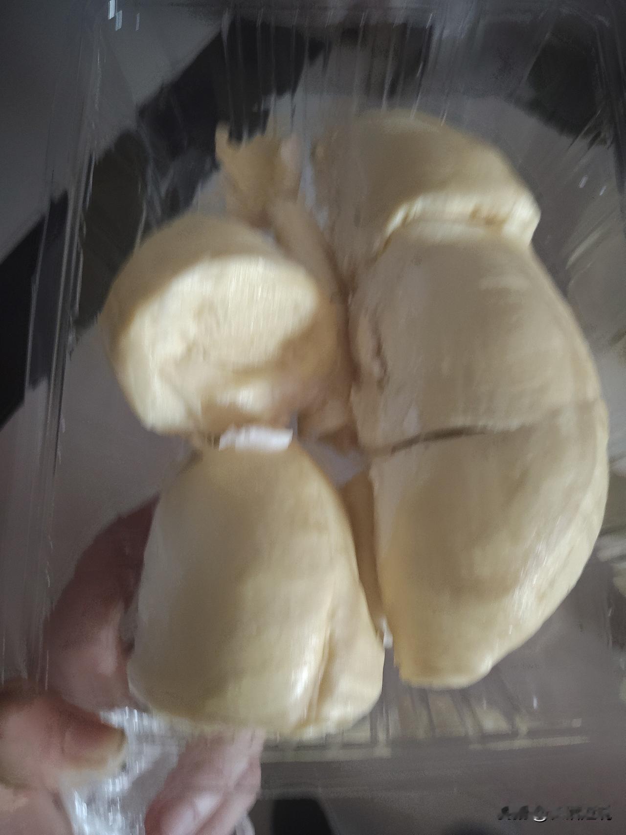 心里不是个滋味，前天儿子，儿媳妇开车回老家，接我去外省看孙子，小学开学了，在去外