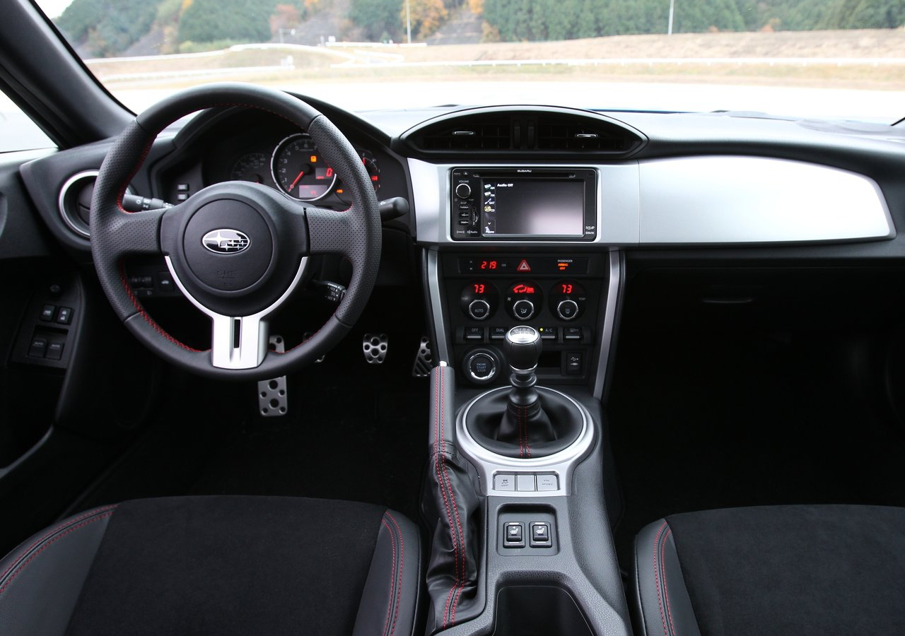 斯巴鲁brz    2013 Subaru BRZ（ZN，初代BRZ，斯巴鲁×丰
