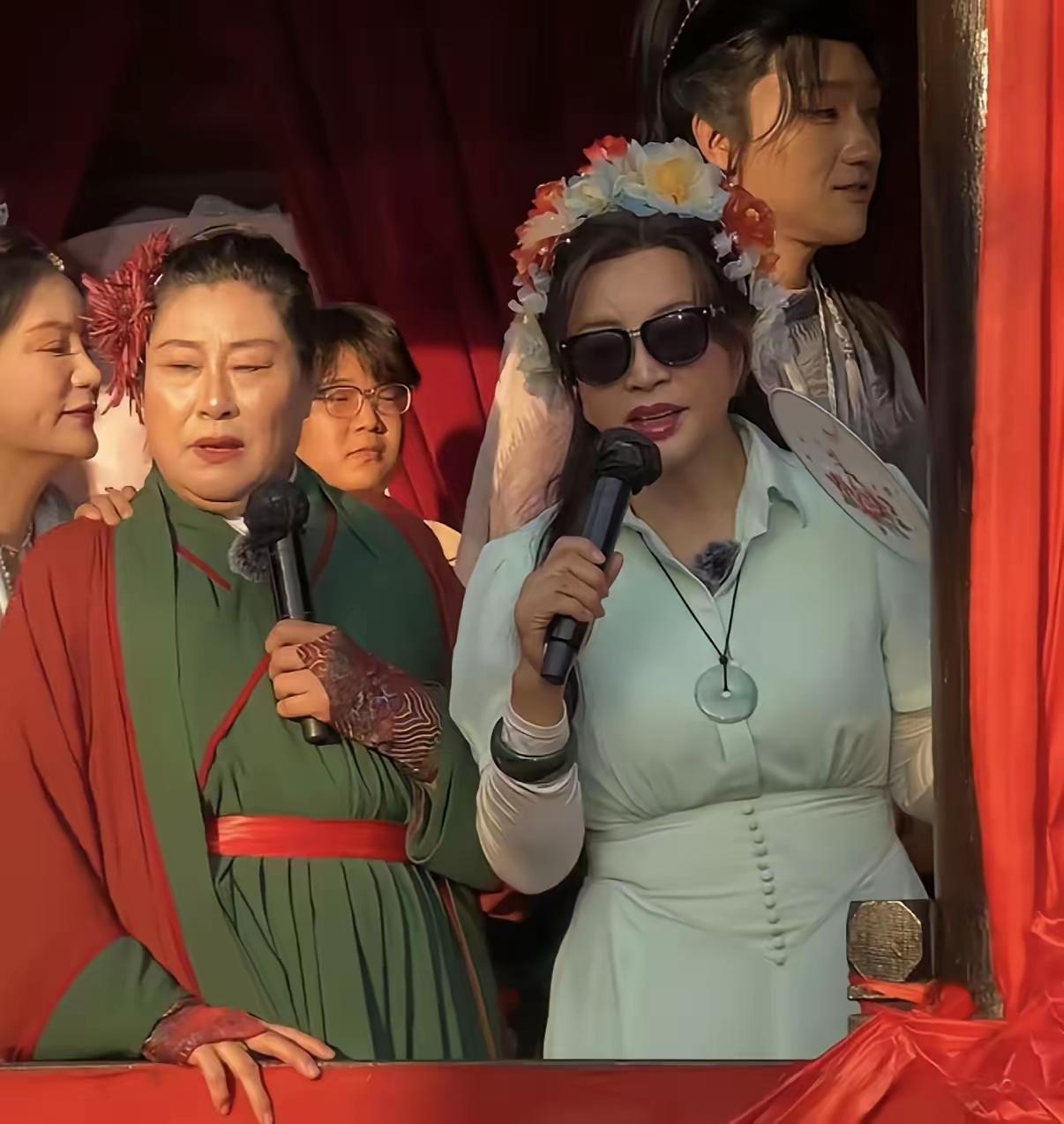 这刘晓庆也太不识好歹了吧，这么大岁数了也是快八十的人了，怎么这么不懂事呢？在舞台