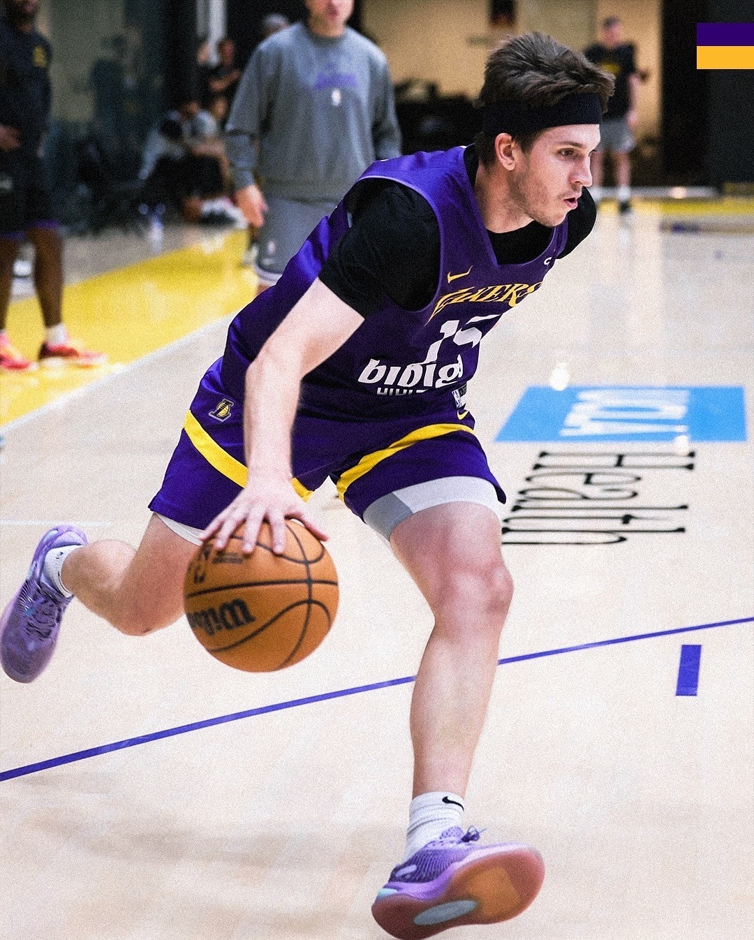 湖人今日训练合照。 