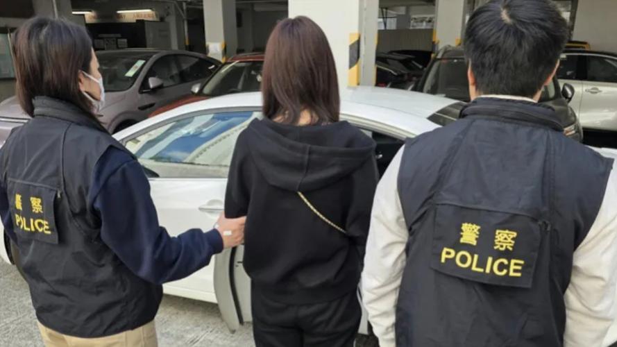 2026年1月3日，香港警方在元朗突击搜查时，以“制造、贩运危险药物”等罪名拘捕