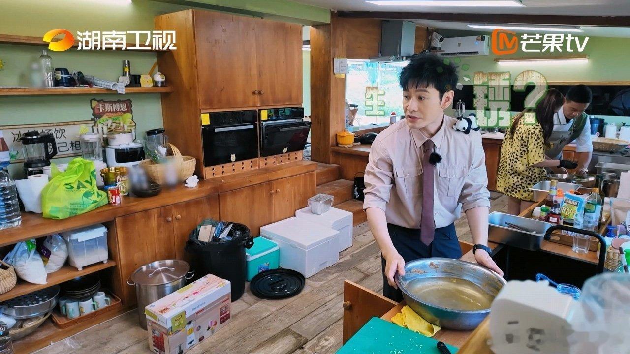 黄晓明尽说些王俊凯接不住的话 黄晓明对王俊凯的预判能力也太强了，小凯刚想吐槽就被