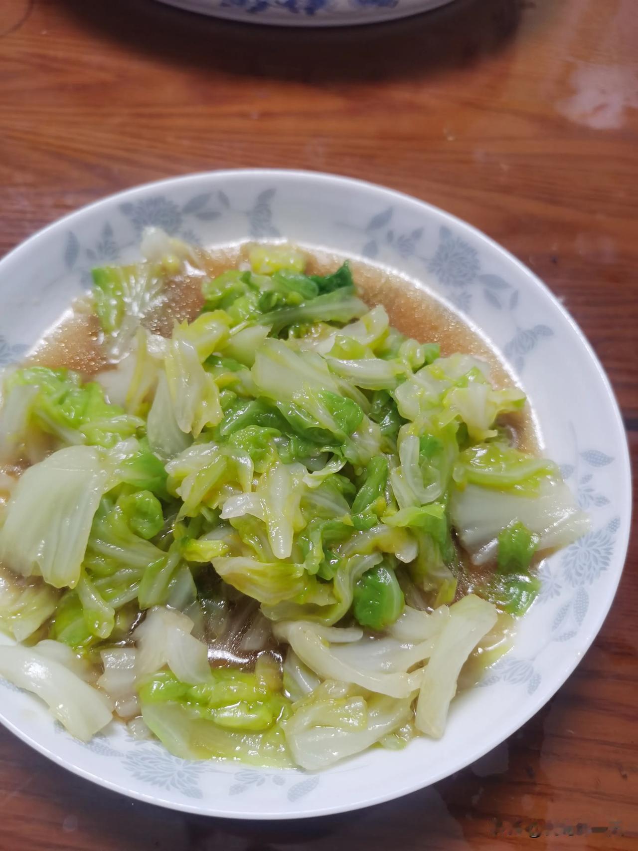 昨天晚餐更简单，
一粥一素也很甜。
健康饮食身体棒，
无病无灾笑每天。